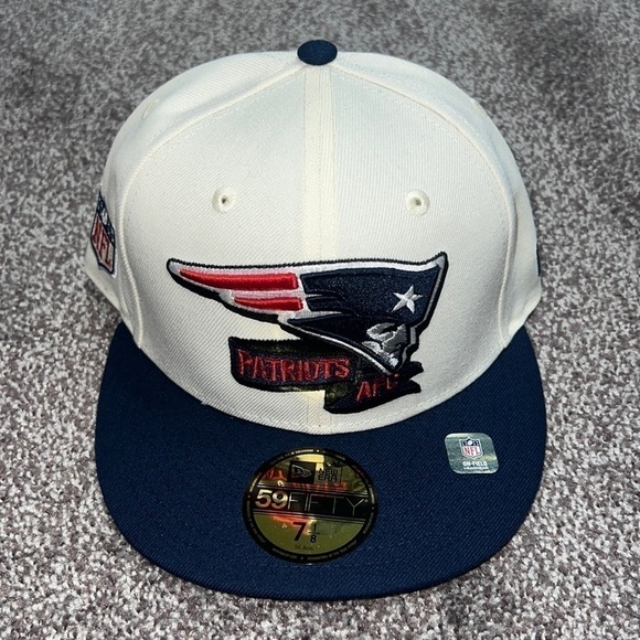 New England Patriots 59Fifty 2022 Men's Sideline Hat Cream/Navy NWT 7 1/8 - Picture 1 of 2
